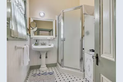 847 Exchange St, Astoria, OR 97103 - Photo 39