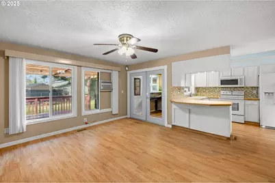 2521 SE Clark Ct, Troutdale, OR 97060 - Photo 7