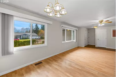 2521 SE Clark Ct, Troutdale, OR 97060 - Photo 5