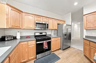 2614 Loma Vista Dr, Roseburg, OR 97471 - Photo 11