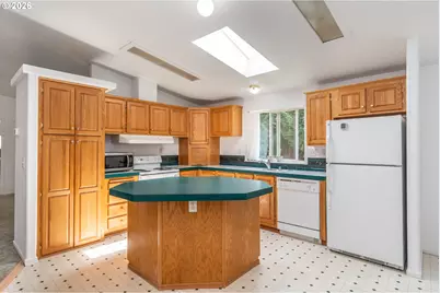 135 Light Ct, Roseburg, OR 97471 - Photo 9
