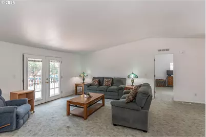 135 Light Ct, Roseburg, OR 97471 - Photo 5