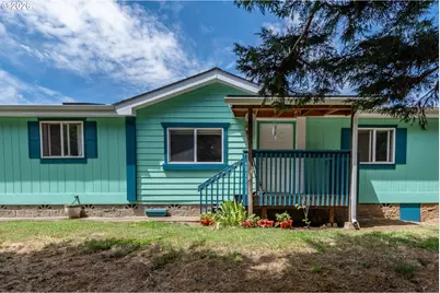 135 Light Ct, Roseburg, OR 97471 - Photo 1