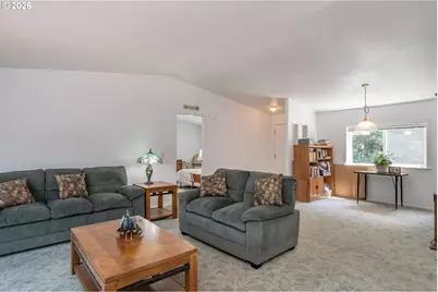 135 Light Ct, Roseburg, OR 97471 - Photo 7