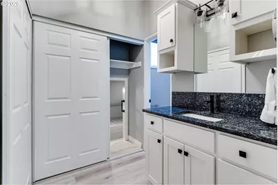 291 Country Club Rd, Eugene, OR 97401 - Photo 17
