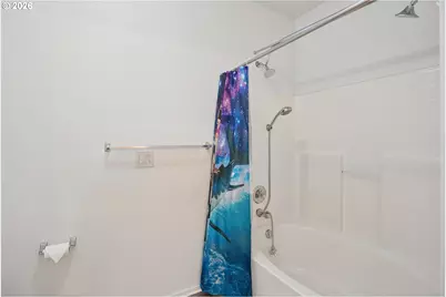 2004 NE Cadbury Ave #105, Hillsboro, OR 97006 - Photo 17