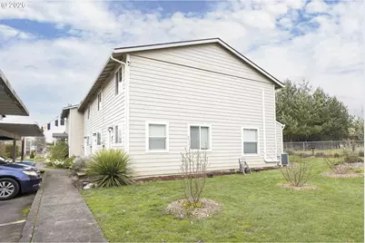 3305 E Vittoria Way #24, Newberg, OR 97132 - Photo 3