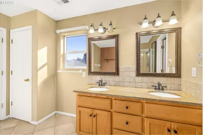 2548 Edgewater Dr, Woodburn, OR 97071 - Photo 17
