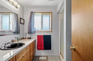 2465 17th St, Springfield, OR 97477 - Photo 35