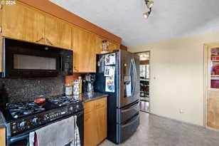 2465 17th St, Springfield, OR 97477 - Photo 17