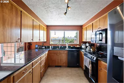 2465 17th St, Springfield, OR 97477 - Photo 15