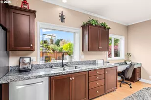 3387 Winchester Way, Eugene, OR 97401 - Photo 11