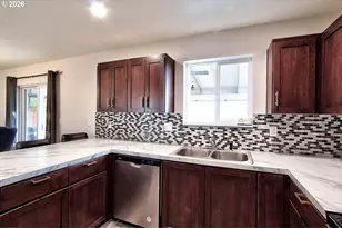 197 E Roosevelt St, Carlton, OR 97111 - Photo 7