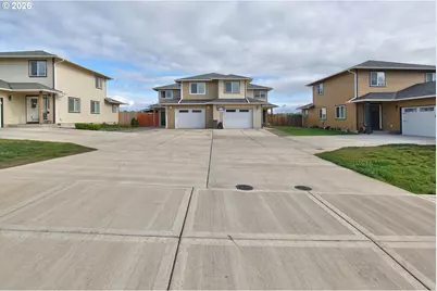 197 E Roosevelt St, Carlton, OR 97111 - Photo 1
