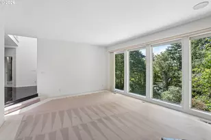 10838 S Southridge Dr, Portland, OR 97219 - Photo 9