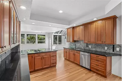 10838 S Southridge Dr, Portland, OR 97219 - Photo 31