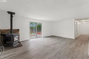 2098 Delta Waters Rd, Medford, OR 97504 - Photo 7