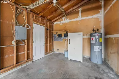 2098 Delta Waters Rd, Medford, OR 97504 - Photo 23