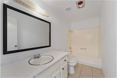 2098 Delta Waters Rd, Medford, OR 97504 - Photo 15