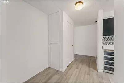 2098 Delta Waters Rd, Medford, OR 97504 - Photo 11