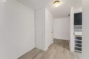 2098 Delta Waters Rd, Medford, OR 97504 - Photo 11