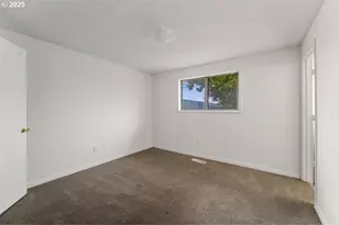 2098 Delta Waters Rd, Medford, OR 97504 - Photo 13