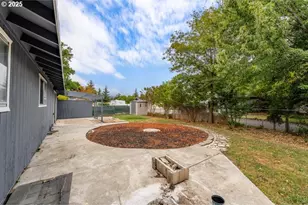 2098 Delta Waters Rd, Medford, OR 97504 - Photo 21