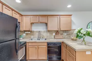4819 SW Beaverton Hillsdale Hwy SW, Portland, OR 97221 - Photo 9