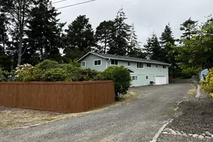 2159 42nd St, Florence, OR 97439 - Photo 3