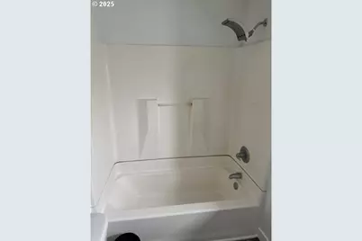 525 S 6th St #4, Harrisburg, OR 97446 - Photo 9