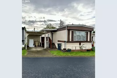 525 S 6th St #4, Harrisburg, OR 97446 - Photo 1