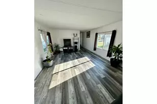 525 S 6th St, Harrisburg, OR 97446 - Photo 5