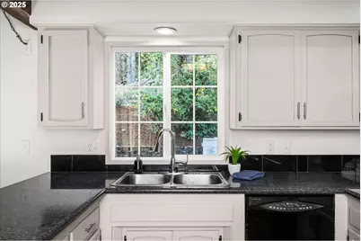 381 Talemena Dr, Cottage Grove, OR 97424 - Photo 9