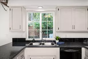 381 Talemena Dr, Cottage Grove, OR 97424 - Photo 9