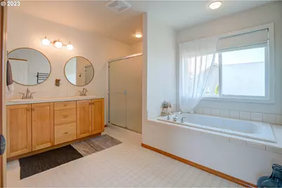 1495 NE Zachary St, Hillsboro, OR 97124 - Photo 39