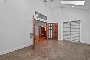 604 SW Arboretum Cir, Portland, OR 97221 - Photo 23