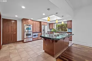 604 SW Arboretum Cir, Portland, OR 97221 - Photo 9