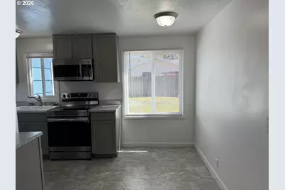 970 W 10th Ave, Junction City, OR 97448 - Photo 13