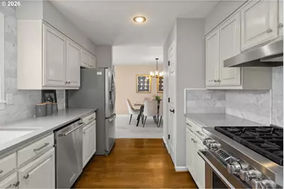 10209 NW Village Heights Dr, Portland, OR 97229 - Photo 11