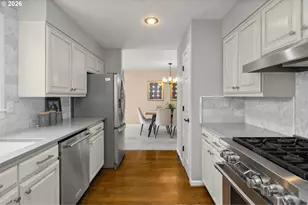 10209 NW Village Heights Dr, Portland, OR 97229 - Photo 11