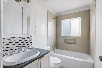 11751 SE Oak St, Portland, OR 97216 - Photo 7