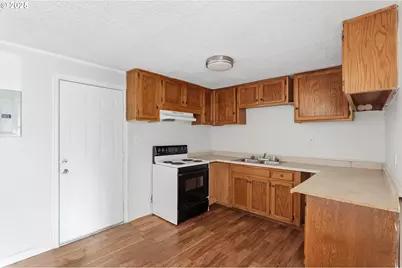 11751 SE Oak St, Portland, OR 97216 - Photo 13