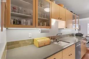 2211 SW Park Pl, Portland, OR 97205 - Photo 19