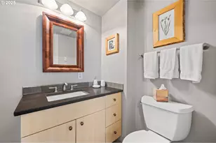 2211 SW Park Pl, Portland, OR 97205 - Photo 29