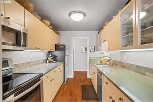 2211 SW Park Pl, Portland, OR 97205 - Photo 21