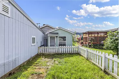 215 E 2nd Ave, Riddle, OR 97469 - Photo 9