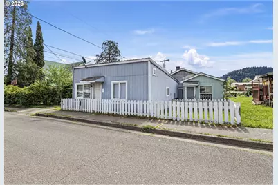 215 E 2nd Ave, Riddle, OR 97469 - Photo 3