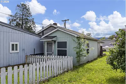 215 E 2nd Ave, Riddle, OR 97469 - Photo 11