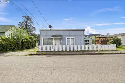 215 E 2nd Ave, Riddle, OR 97469 - Photo 5