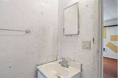 215 E 2nd Ave, Riddle, OR 97469 - Photo 43